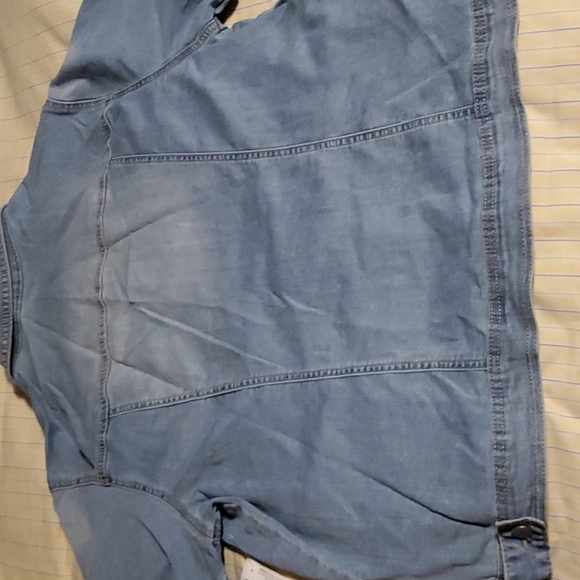 Light wash Denim Short Sleeve Jacket - Picture 14 of 14